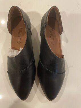 Bueno Black Pointed Toe Leather Slip-On Flats (Blake Flat)